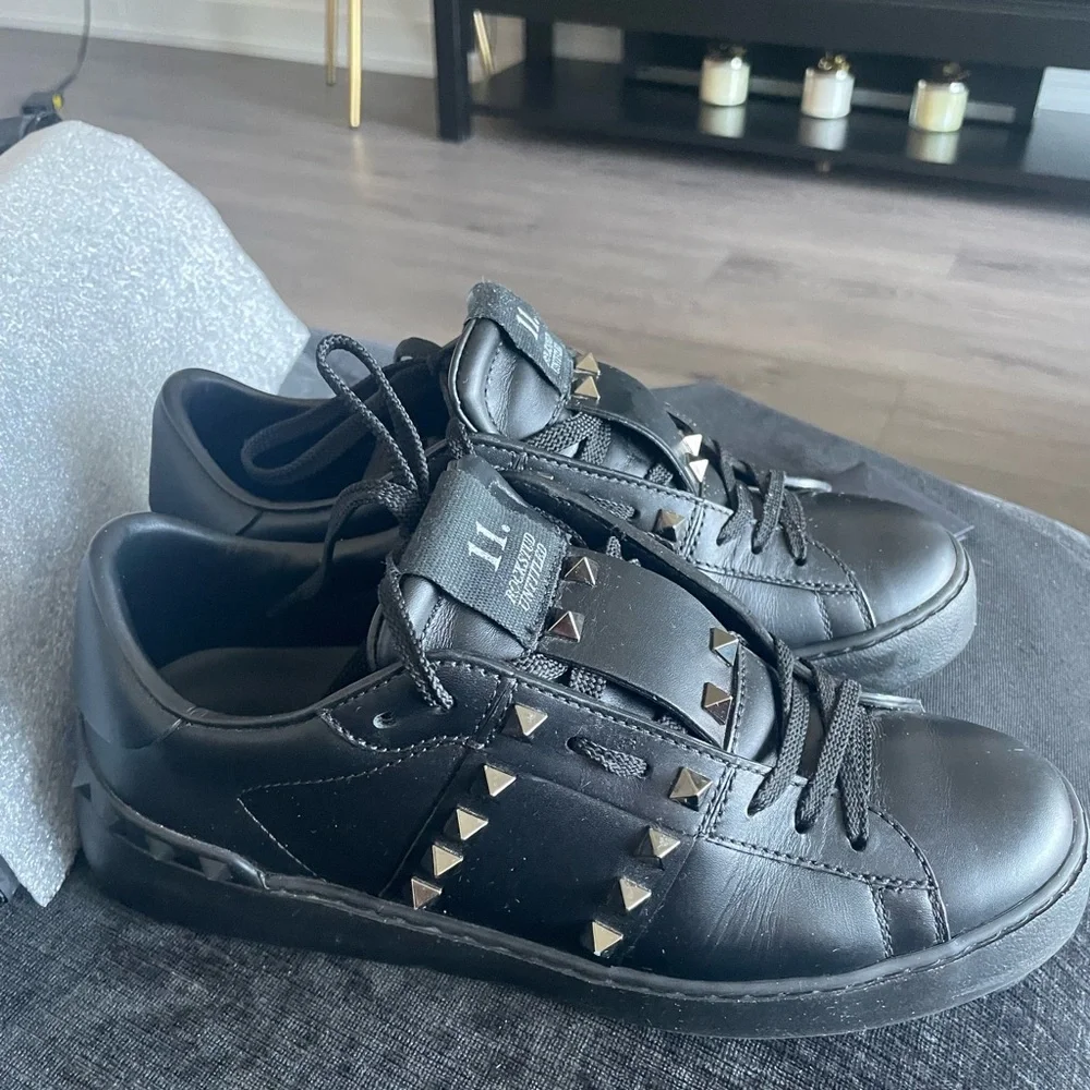 Valentino Rockstud Sneakers 👟 - Picture 3 of 15